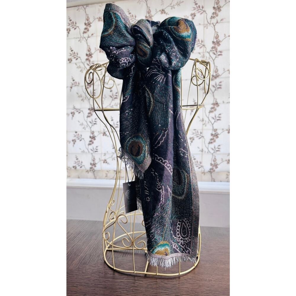NWT Vince Camuto Metallic Peacock Feather Fringe Scarf Wrap